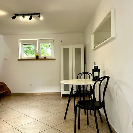 Przy Skm Wyscigi Apartment *